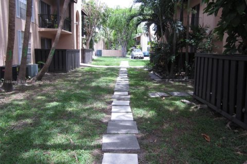 Condo in Miami, Florida, 1 bedroom  № 2035392 - photo 21
