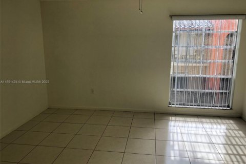 Condo in Miami, Florida, 1 bedroom  № 2035392 - photo 7
