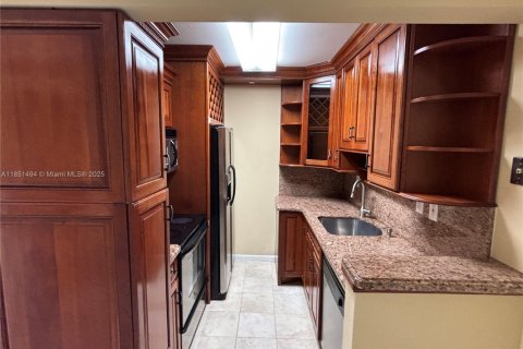 Condo in Miami, Florida, 1 bedroom  № 2035392 - photo 13