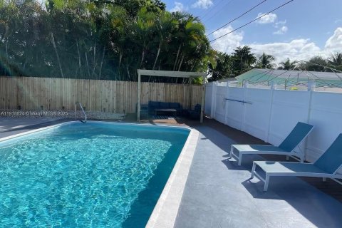 House in Oakland Park, Florida 3 bedrooms, 77.48 sq.m. № 1975561 - photo 14