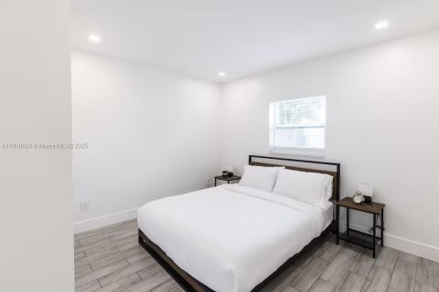 House in Oakland Park, Florida 3 bedrooms, 77.48 sq.m. № 1975561 - photo 10