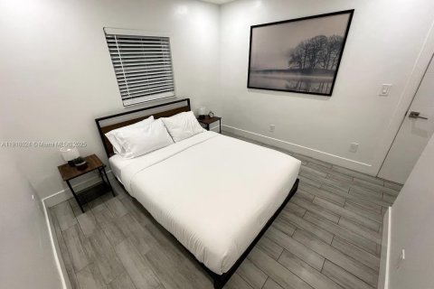 House in Oakland Park, Florida 3 bedrooms, 77.48 sq.m. № 1975561 - photo 8