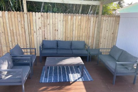 House in Oakland Park, Florida 3 bedrooms, 77.48 sq.m. № 1975561 - photo 13