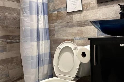 House in Oakland Park, Florida 3 bedrooms, 77.48 sq.m. № 1975561 - photo 9