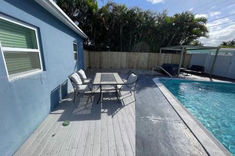 House in Oakland Park, Florida 3 bedrooms, 77.48 sq.m. № 1975561 - photo 16