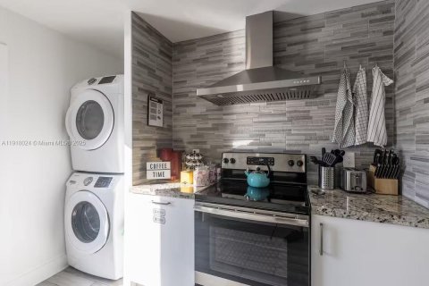 House in Oakland Park, Florida 3 bedrooms, 77.48 sq.m. № 1975561 - photo 7