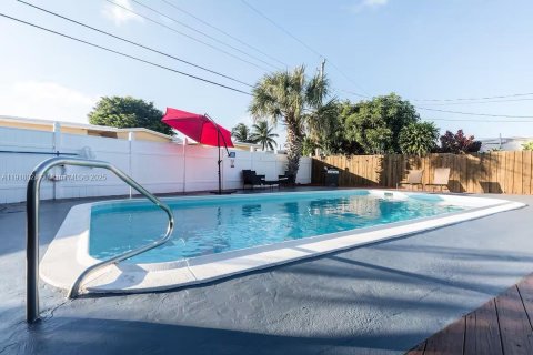 House in Oakland Park, Florida 3 bedrooms, 77.48 sq.m. № 1975561 - photo 15