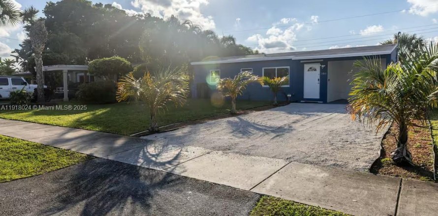 House in Oakland Park, Florida 3 bedrooms, 77.48 sq.m. № 1975561