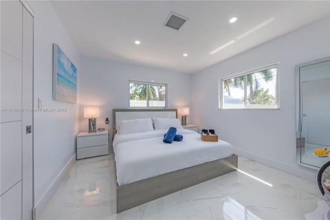 House in Deerfield Beach, Florida 3 bedrooms, 110.93 sq.m. № 1971934 - photo 11