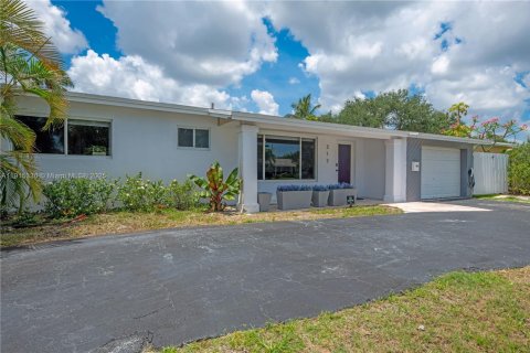 House in Deerfield Beach, Florida 3 bedrooms, 110.93 sq.m. № 1971934 - photo 1