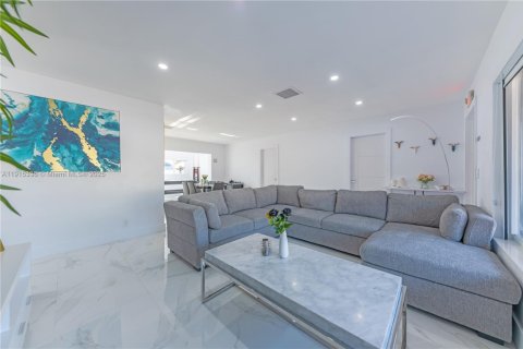 House in Deerfield Beach, Florida 3 bedrooms, 110.93 sq.m. № 1971934 - photo 27