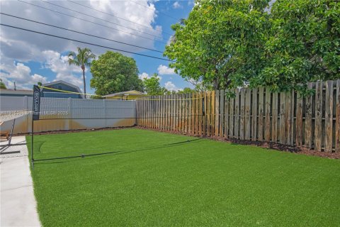 House in Deerfield Beach, Florida 3 bedrooms, 110.93 sq.m. № 1971934 - photo 2