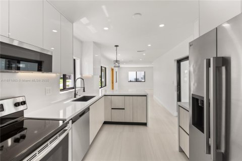 Villa ou maison à louer à Miami, Floride: 4 chambres, 140.84 m2 № 1941888 - photo 11