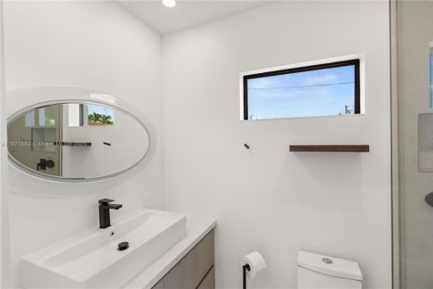 Casa en alquiler en Miami, Florida, 4 dormitorios, 140.84 m2 № 1941888 - foto 29