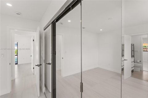 Casa en alquiler en Miami, Florida, 4 dormitorios, 140.84 m2 № 1941888 - foto 22