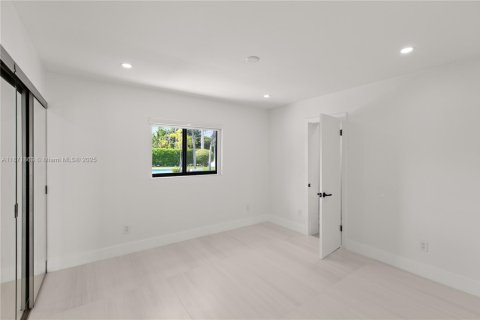 Casa en alquiler en Miami, Florida, 4 dormitorios, 140.84 m2 № 1941888 - foto 21