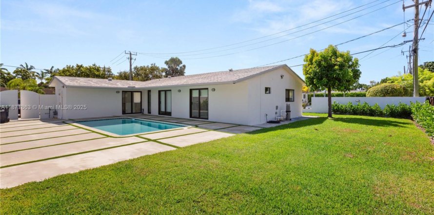 Casa en Miami, Florida 4 dormitorios, 140.84 m2 № 1941888