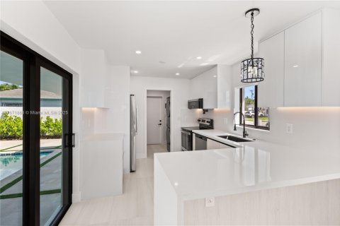 Casa en alquiler en Miami, Florida, 4 dormitorios, 140.84 m2 № 1941888 - foto 7