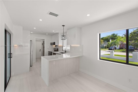 Villa ou maison à louer à Miami, Floride: 4 chambres, 140.84 m2 № 1941888 - photo 6