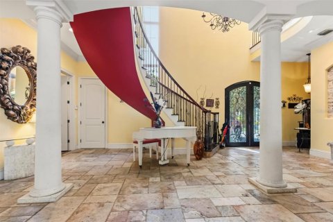 House in Saint Petersburg, Florida 5 bedrooms, 381.46 sq.m. № 2394372 - photo 12