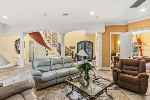 House in Saint Petersburg, Florida 5 bedrooms, 381.46 sq.m. № 2394372 - photo 5