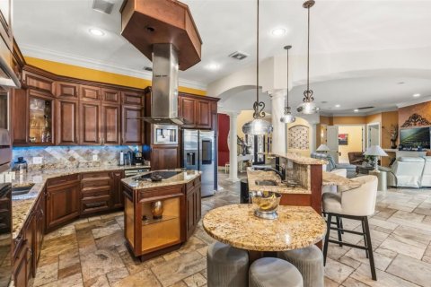 House in Saint Petersburg, Florida 5 bedrooms, 381.46 sq.m. № 2394372 - photo 16
