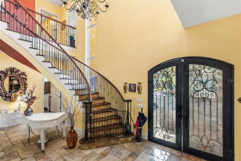 House in Saint Petersburg, Florida 5 bedrooms, 381.46 sq.m. № 2394372 - photo 11
