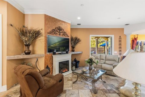 House in Saint Petersburg, Florida 5 bedrooms, 381.46 sq.m. № 2394372 - photo 4