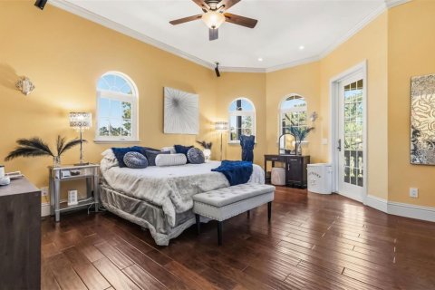 House in Saint Petersburg, Florida 5 bedrooms, 381.46 sq.m. № 2394372 - photo 26