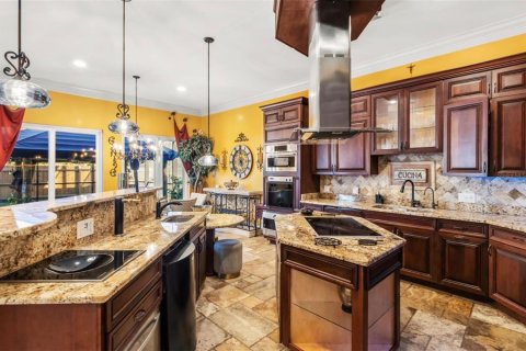 House in Saint Petersburg, Florida 5 bedrooms, 381.46 sq.m. № 2394372 - photo 15