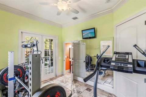 House in Saint Petersburg, Florida 5 bedrooms, 381.46 sq.m. № 2394372 - photo 9
