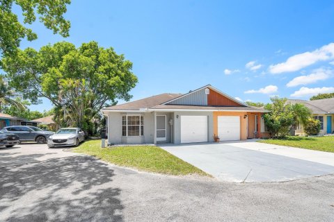 Adosado en alquiler en Boynton Beach, Florida, 2 dormitorios, 79.99 m2 № 1172216 - foto 1