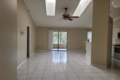 House in Deltona, Florida 3 bedrooms, 126.81 sq.m. № 2306679 - photo 2