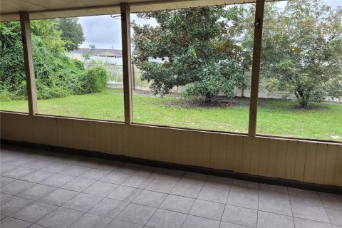 House in Deltona, Florida 3 bedrooms, 126.81 sq.m. № 2306679 - photo 14