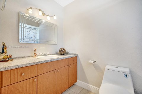 Townhouse in Hialeah, Florida 2 bedrooms, 130.81 sq.m. № 1944947 - photo 29