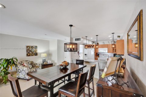 Townhouse in Hialeah, Florida 2 bedrooms, 130.81 sq.m. № 1944947 - photo 9