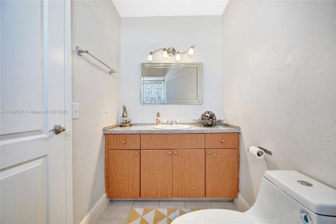 Townhouse in Hialeah, Florida 2 bedrooms, 130.81 sq.m. № 1944947 - photo 30