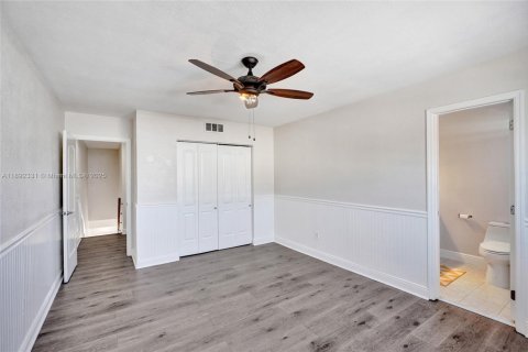 Townhouse in Hialeah, Florida 2 bedrooms, 130.81 sq.m. № 1944947 - photo 28