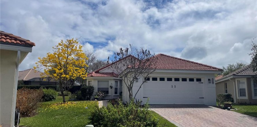 House in Winter Haven, Florida 2 bedrooms, 153.01 sq.m. № 2329030