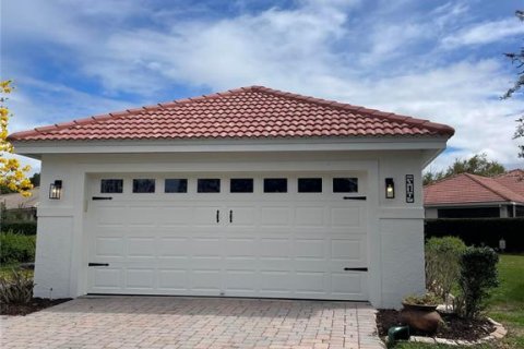 House in Winter Haven, Florida 2 bedrooms, 153.01 sq.m. № 2329030 - photo 2