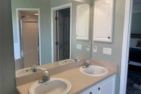 House in Winter Haven, Florida 2 bedrooms, 153.01 sq.m. № 2329030 - photo 8