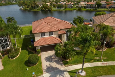 Villa ou maison à louer à Miramar, Floride: 4 chambres, 259.66 m2 № 2064806 - photo 2