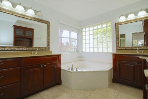 Villa ou maison à louer à Miramar, Floride: 4 chambres, 259.66 m2 № 2064806 - photo 18