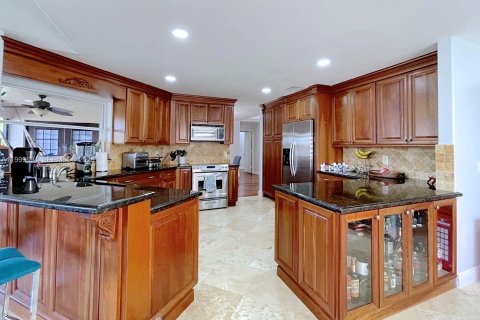 Villa ou maison à louer à Miramar, Floride: 4 chambres, 259.66 m2 № 2064806 - photo 12