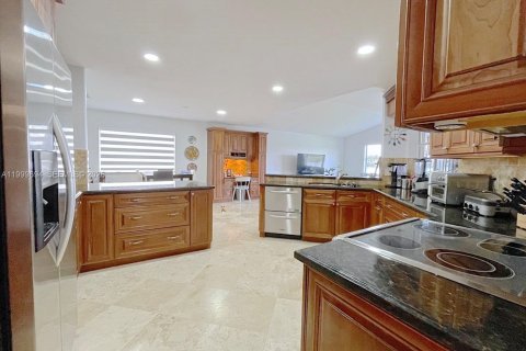 Villa ou maison à louer à Miramar, Floride: 4 chambres, 259.66 m2 № 2064806 - photo 5