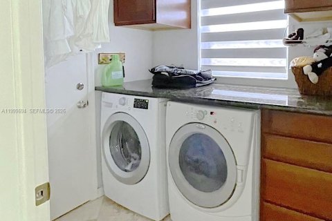 Villa ou maison à louer à Miramar, Floride: 4 chambres, 259.66 m2 № 2064806 - photo 15