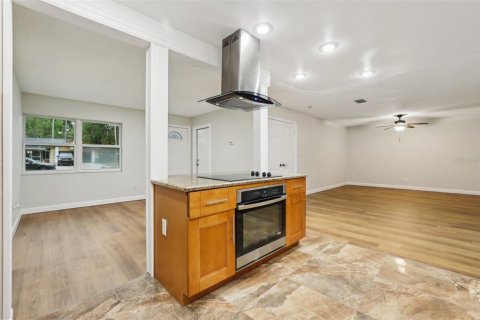 House in Winter Springs, Florida 3 bedrooms, 117.24 sq.m. № 1547828 - photo 8