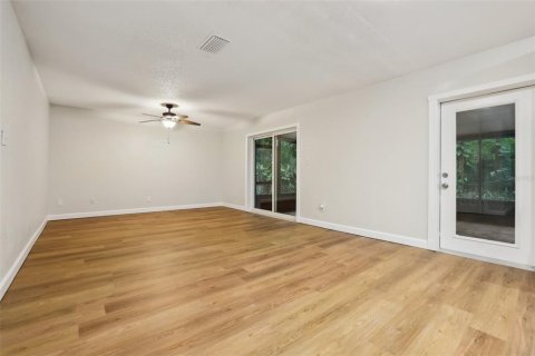 House in Winter Springs, Florida 3 bedrooms, 117.24 sq.m. № 1547828 - photo 2