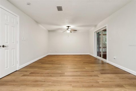 House in Winter Springs, Florida 3 bedrooms, 117.24 sq.m. № 1547828 - photo 3