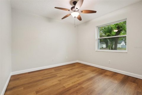 House in Winter Springs, Florida 3 bedrooms, 117.24 sq.m. № 1547828 - photo 13